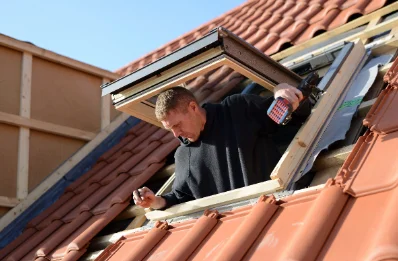 Pose de fenêtres de toit Velux à Plumelin